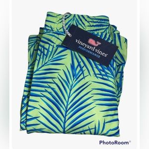VINEYARD VINES PERFORMANCE 7" CHAPPY TRUNKS WITH  LOGO PATCH.NWT.MSRP$89.50